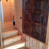 intégration de meuble ancien, escalier et sol bois